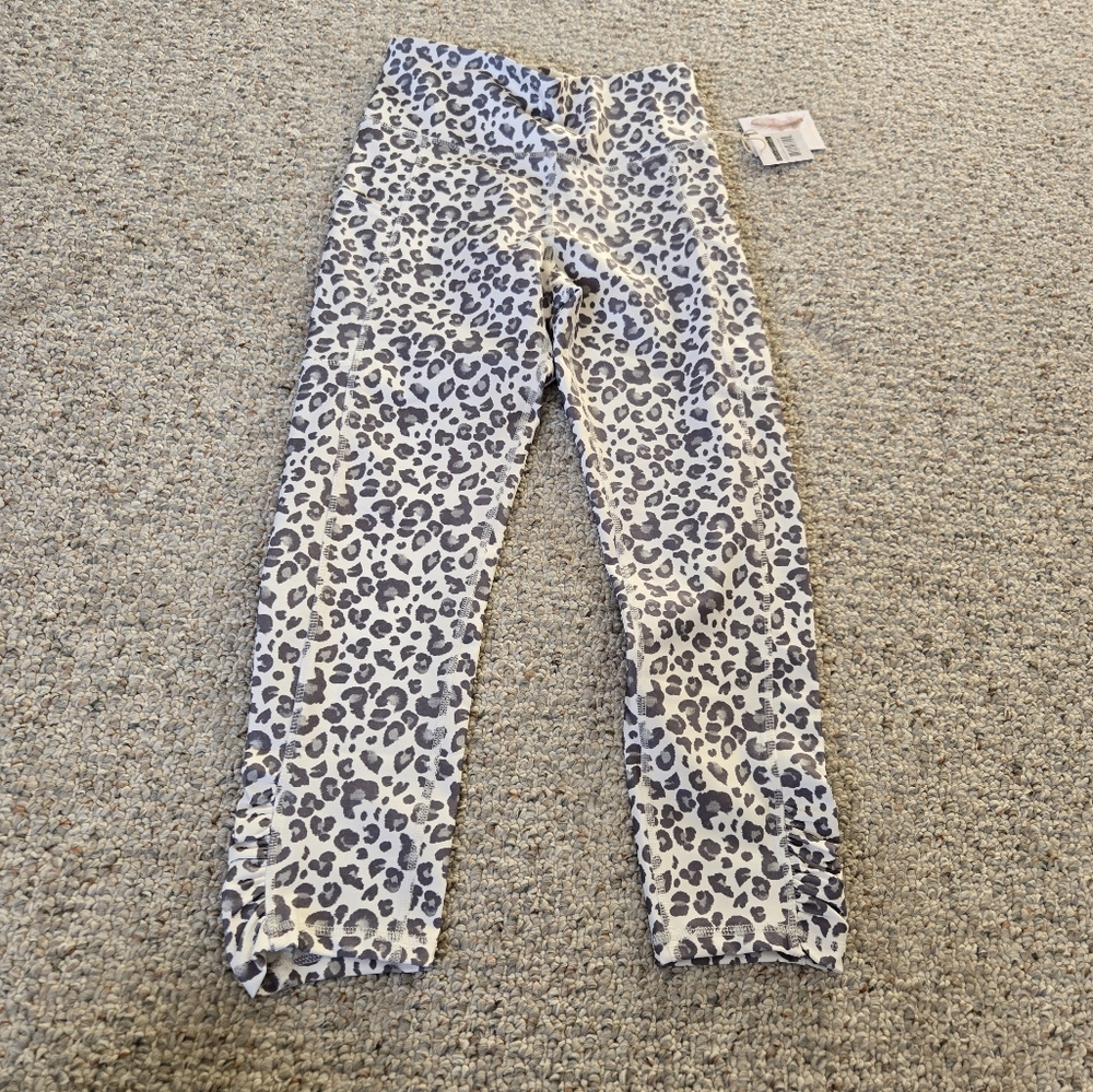 BNWT Jessica Simpson Snow Leopars Capri